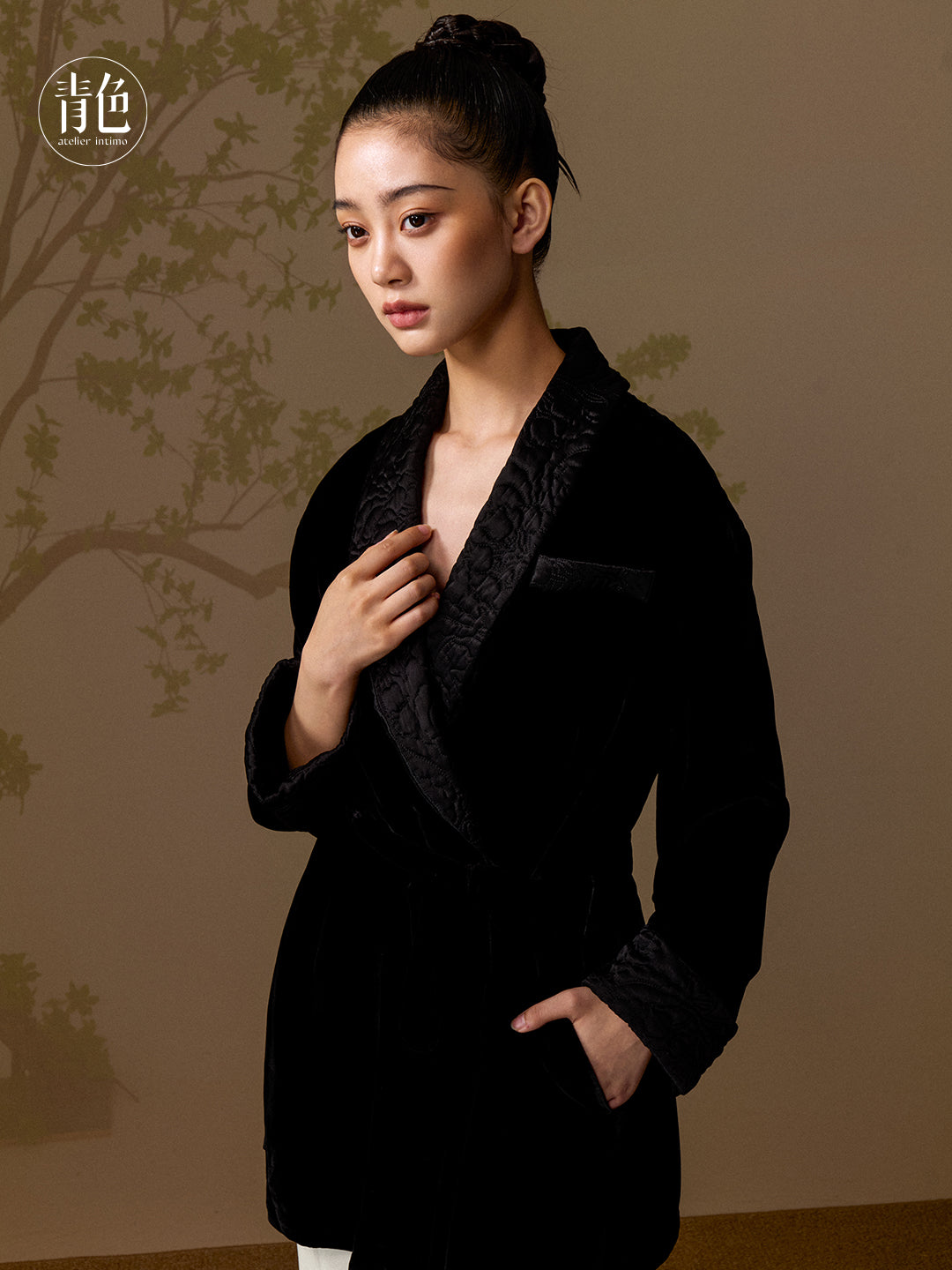 Atelier Intimo Yuebai Velvet and Cotton-Quilted Short Robe